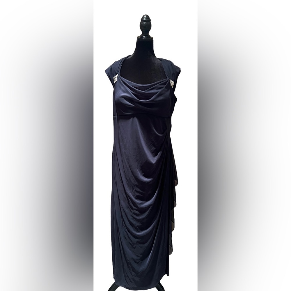 XSCAPE Woman Evening Gown size 16W Navy Blue!